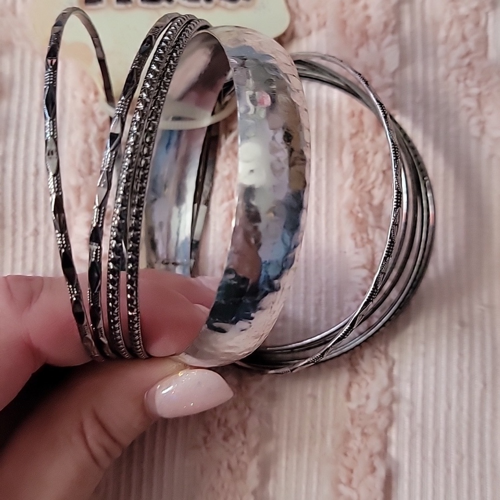 Mudd bangle bracelets, NWT. Silver, 11 single bracelets. - Picture 6 of 7